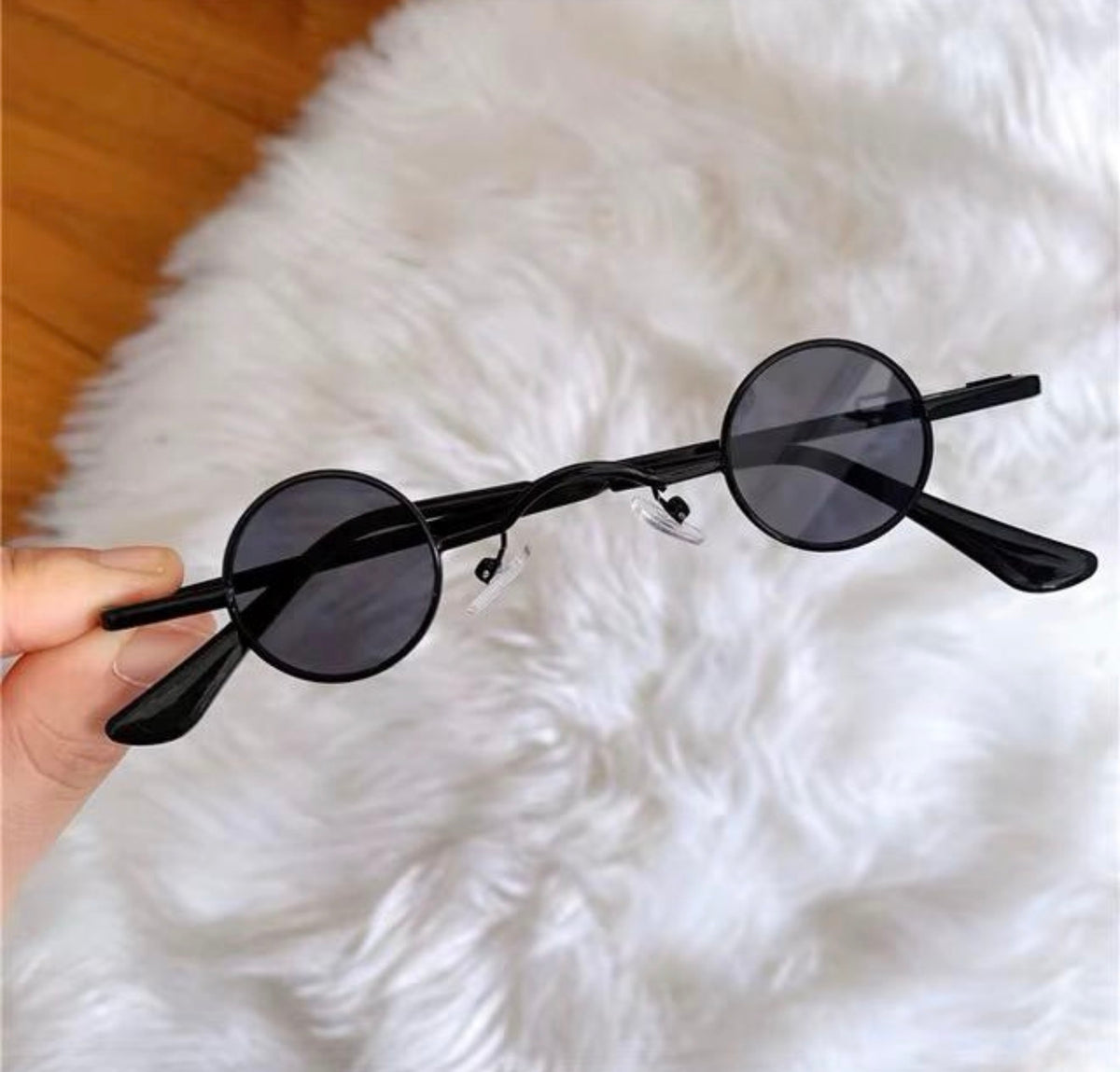 MOTIVA Signature Round Glasses